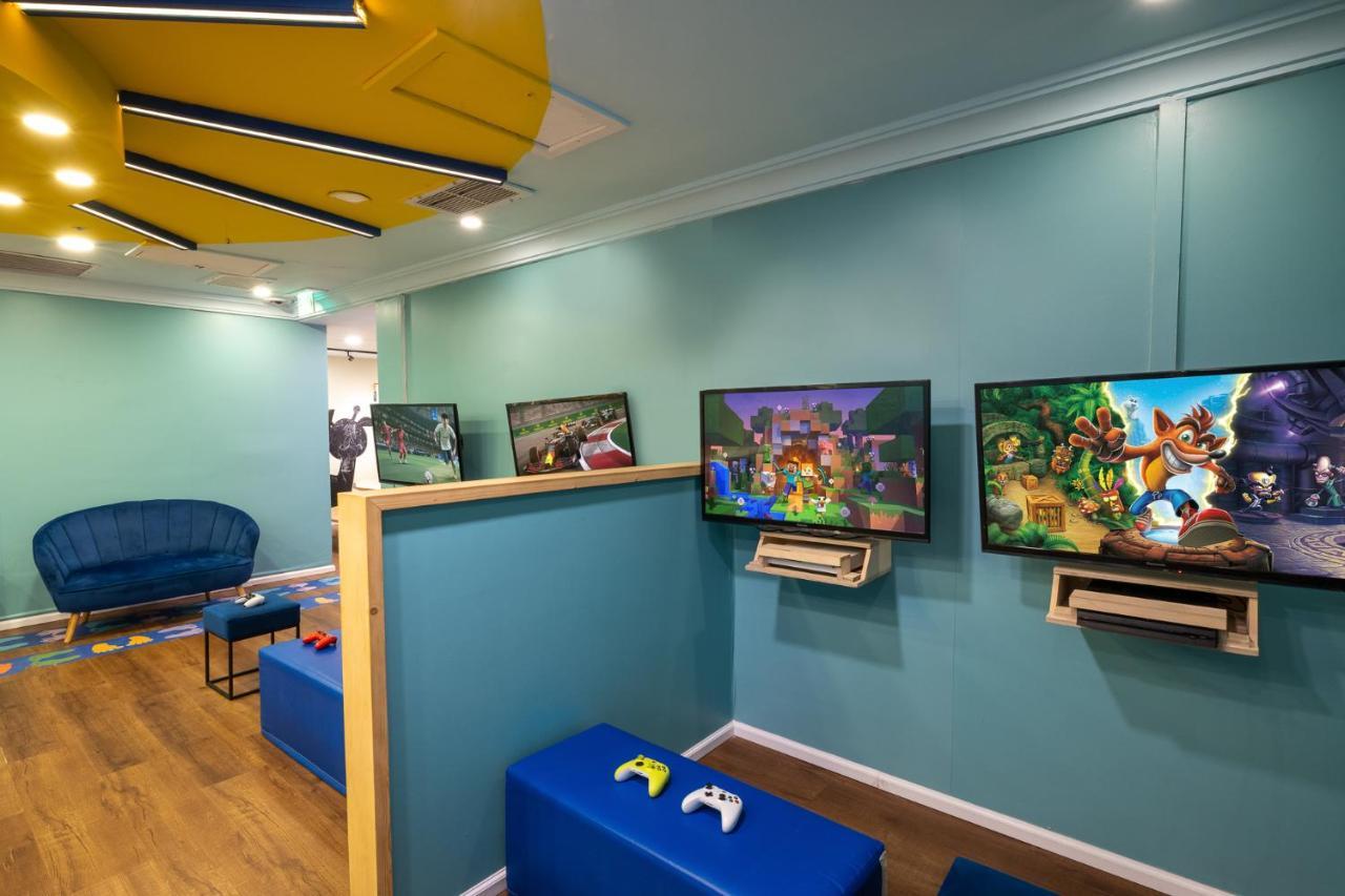 Aria Hotel Eilat Exterior foto The video game room at the hospital